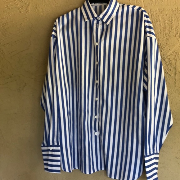 haute Rogue Tops - 🌸3/$25 Haute Rogue striped oversized shirt